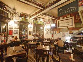 Copacabana Bar oferece descontraído e animado happy hour